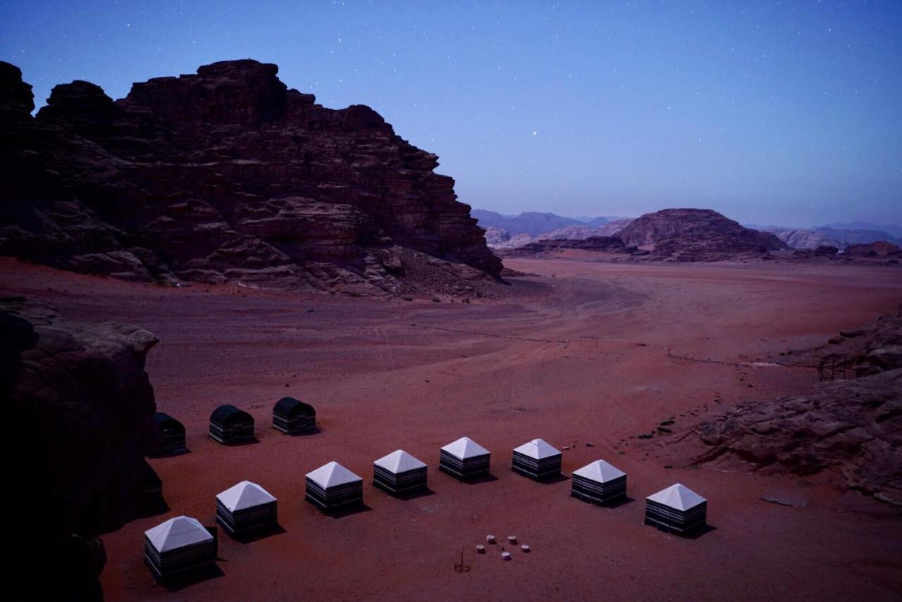 um Sabatah camp Hotel Wadi Rum Bagian luar foto